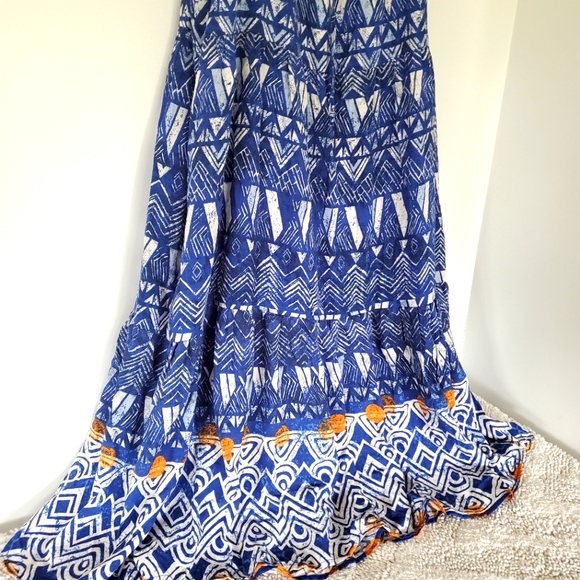 Blue and White Geometric Pattern Dress - Picture 3 of 15